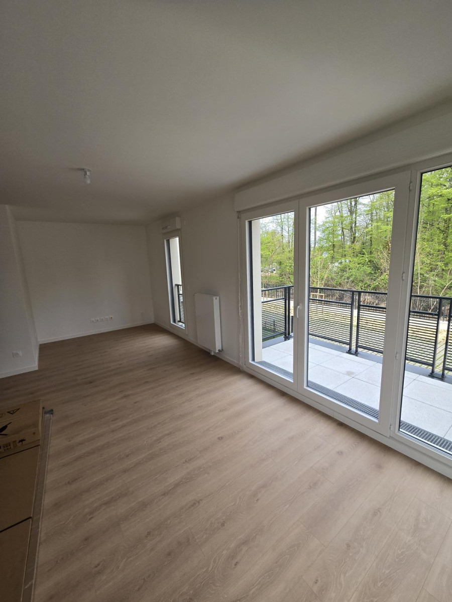 
                                                Location
                                                 Superbe T3 neuf  72m2 avec balcon et parking