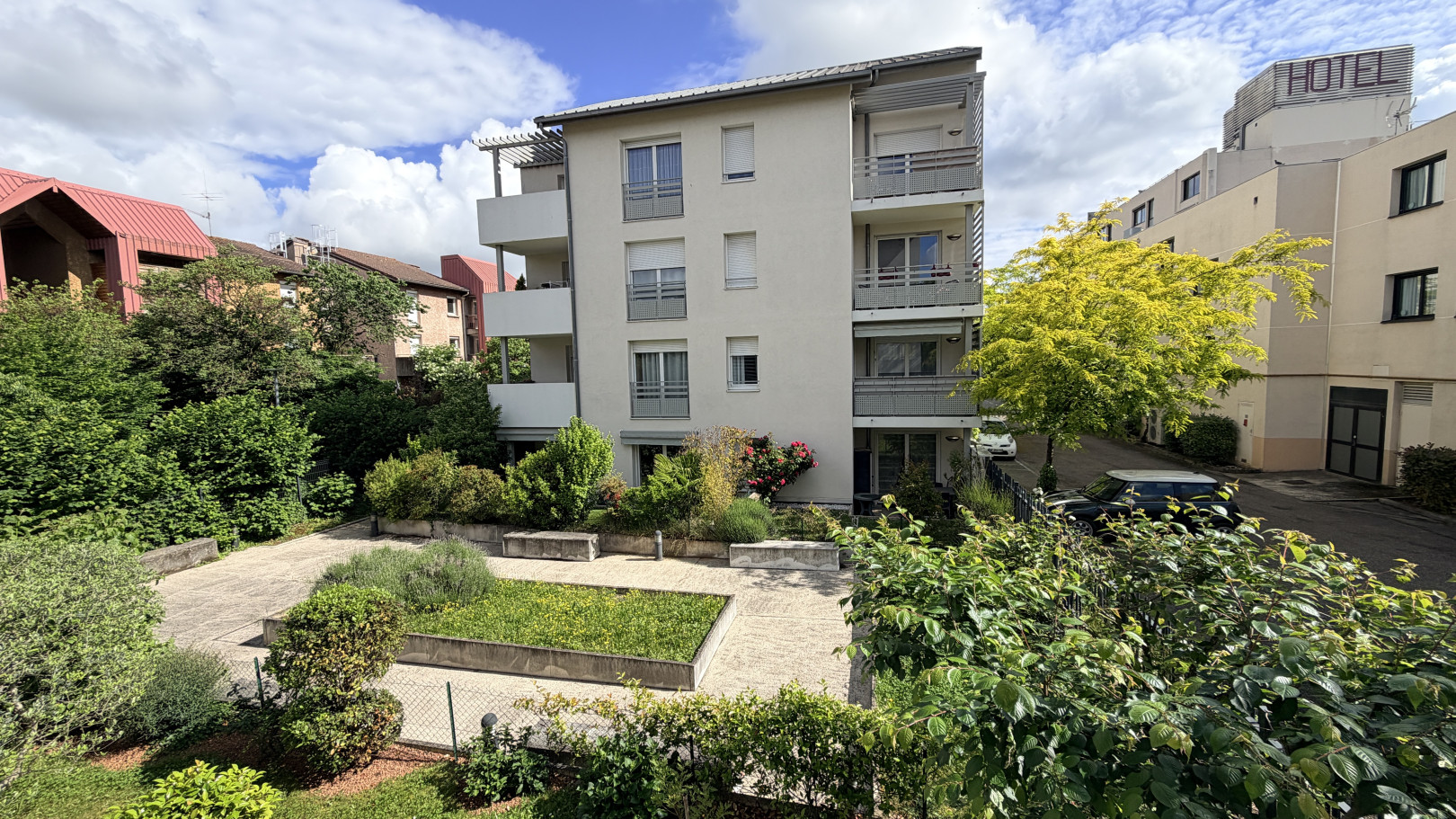 
                                                Vente
                                                 Superbe T3 très tranquille