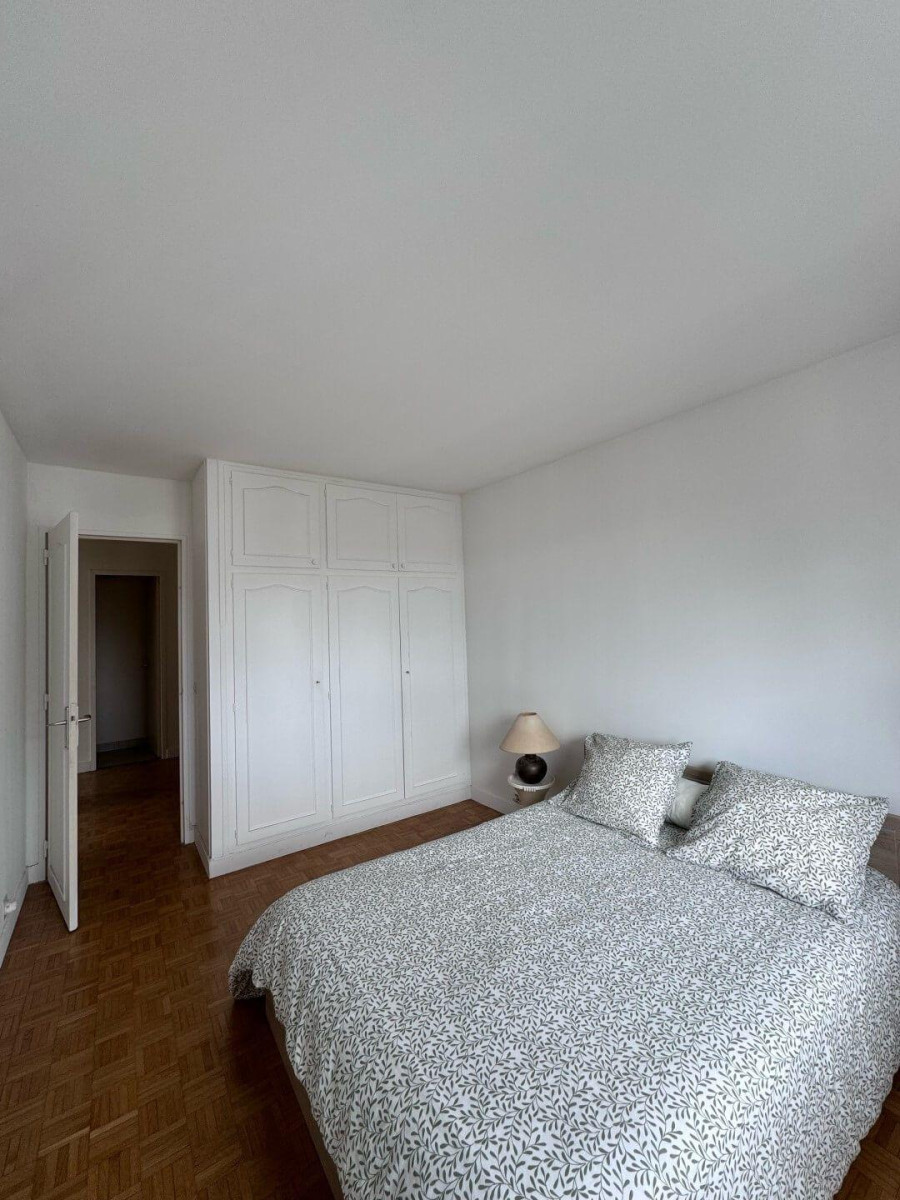 
                                                Location
                                                 Superbe T4 de 80m² avec terrasse et plein sud