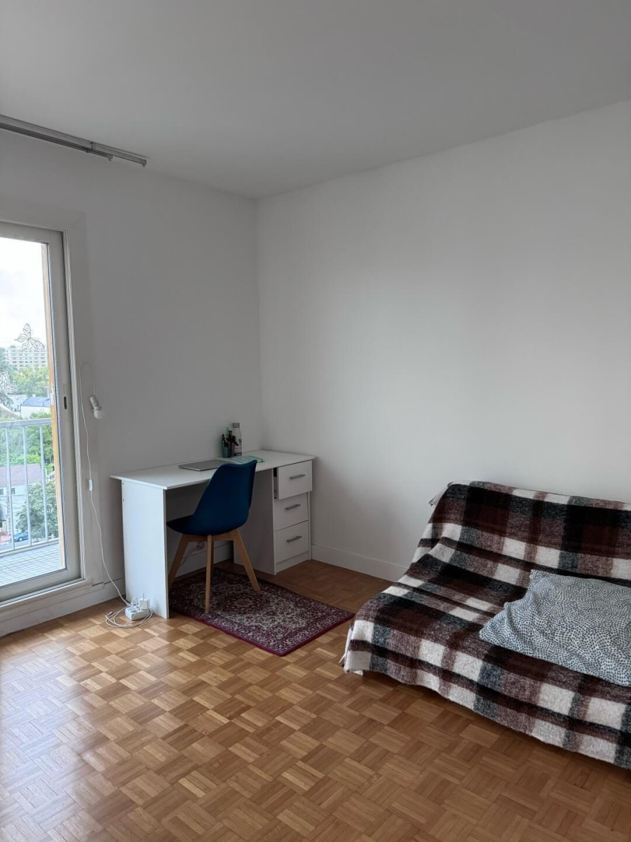 
                                                Location
                                                 Superbe T4 de 80m² avec terrasse et plein sud