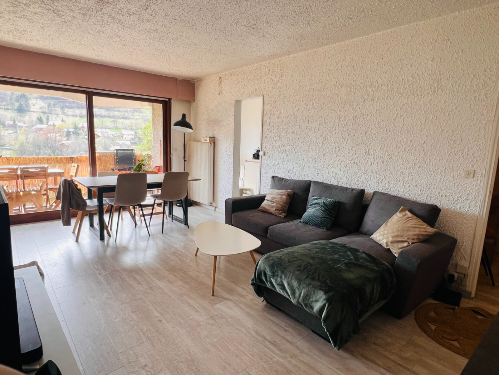 
                                                Vente
                                                 Superbe T4 rénové avec grand balcon vue Prorél