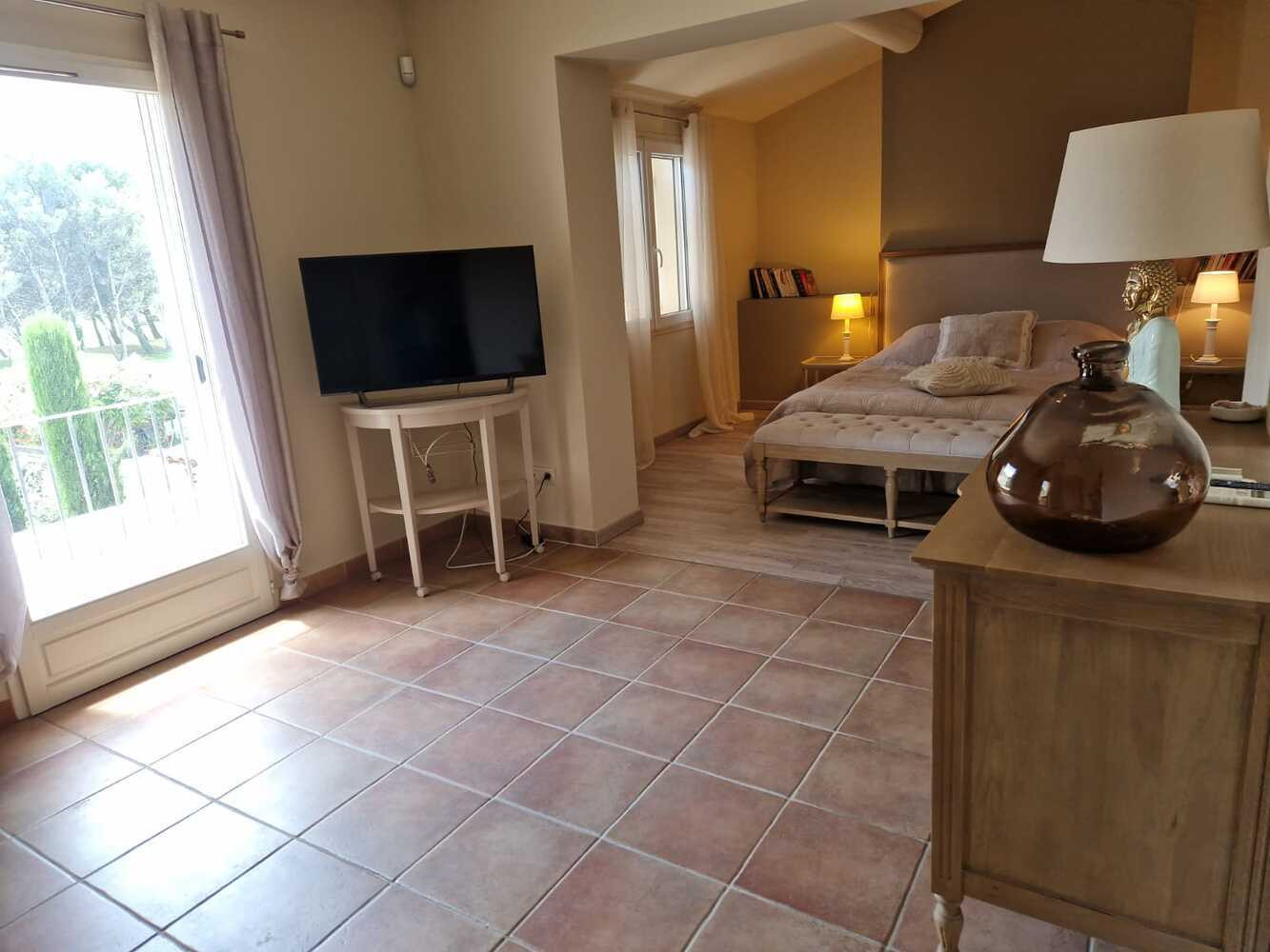 
                                                Location
                                                 Superbe Villa Golf Piscine