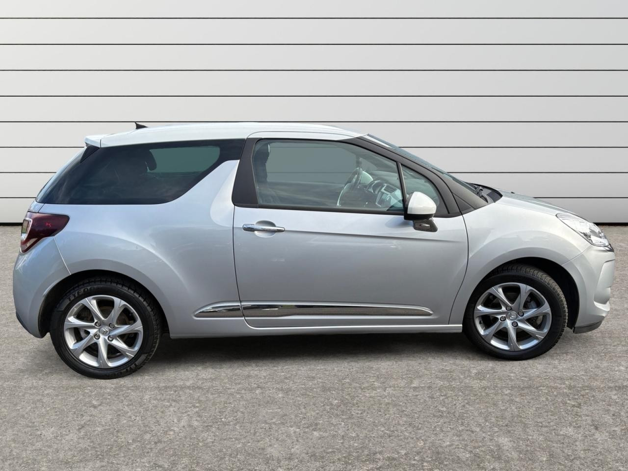 
                                                Voiture
                                                 SUZUKI DS DS3 1.2i PureTech 110 EAT6 So Chic