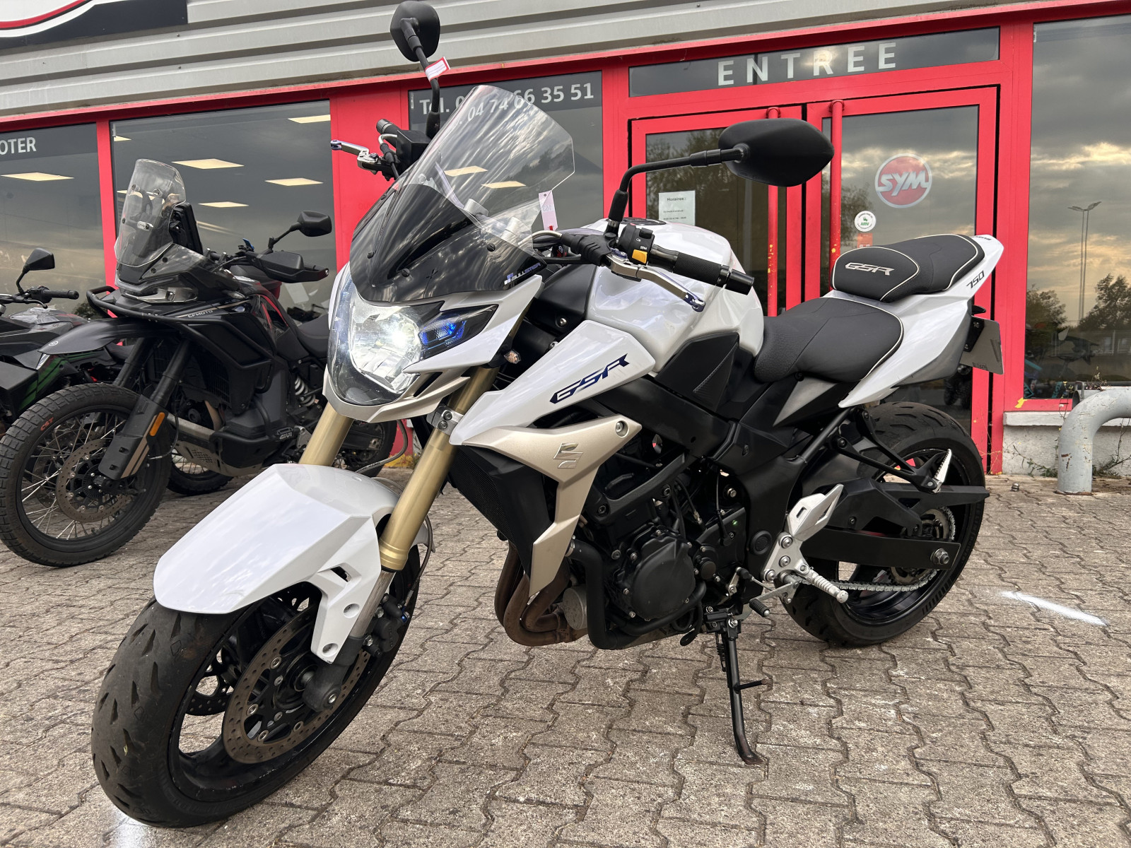 
                                                Moto - Scooter
                                                 Suzuki 😉 SUZUKI GSR 750 – RÉVISÉE AVANT VENTE – GARANTIE 3 MOIS PMO 😉 2011