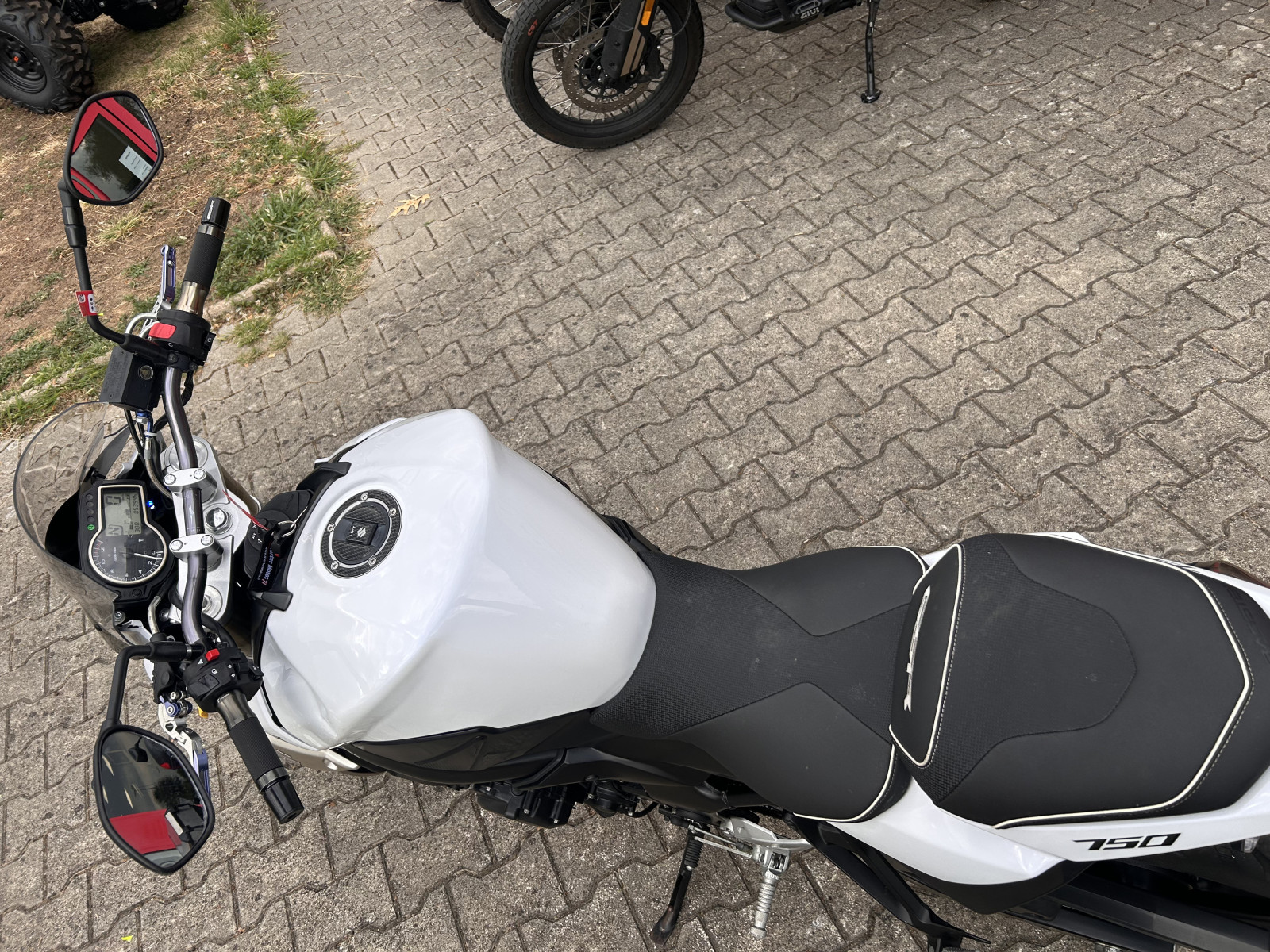
                                                Moto - Scooter
                                                 Suzuki 😉 SUZUKI GSR 750 – RÉVISÉE AVANT VENTE – GARANTIE 3 MOIS PMO 😉 2011