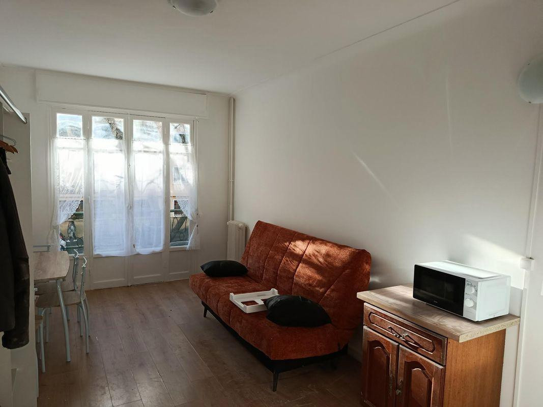 
                                                Location
                                                 SYMPATHIQUE STUDIO 21m²