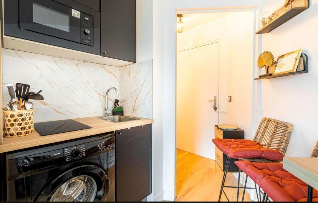
                                                Location
                                                 T1 - 17 m2- 900e CC - Levallois Perret
