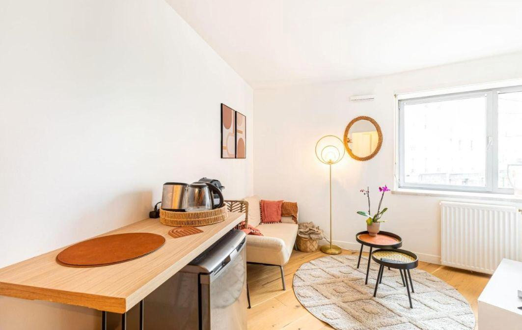 
                                                Location
                                                 T1 - 17 m2- 900e CC - Levallois Perret