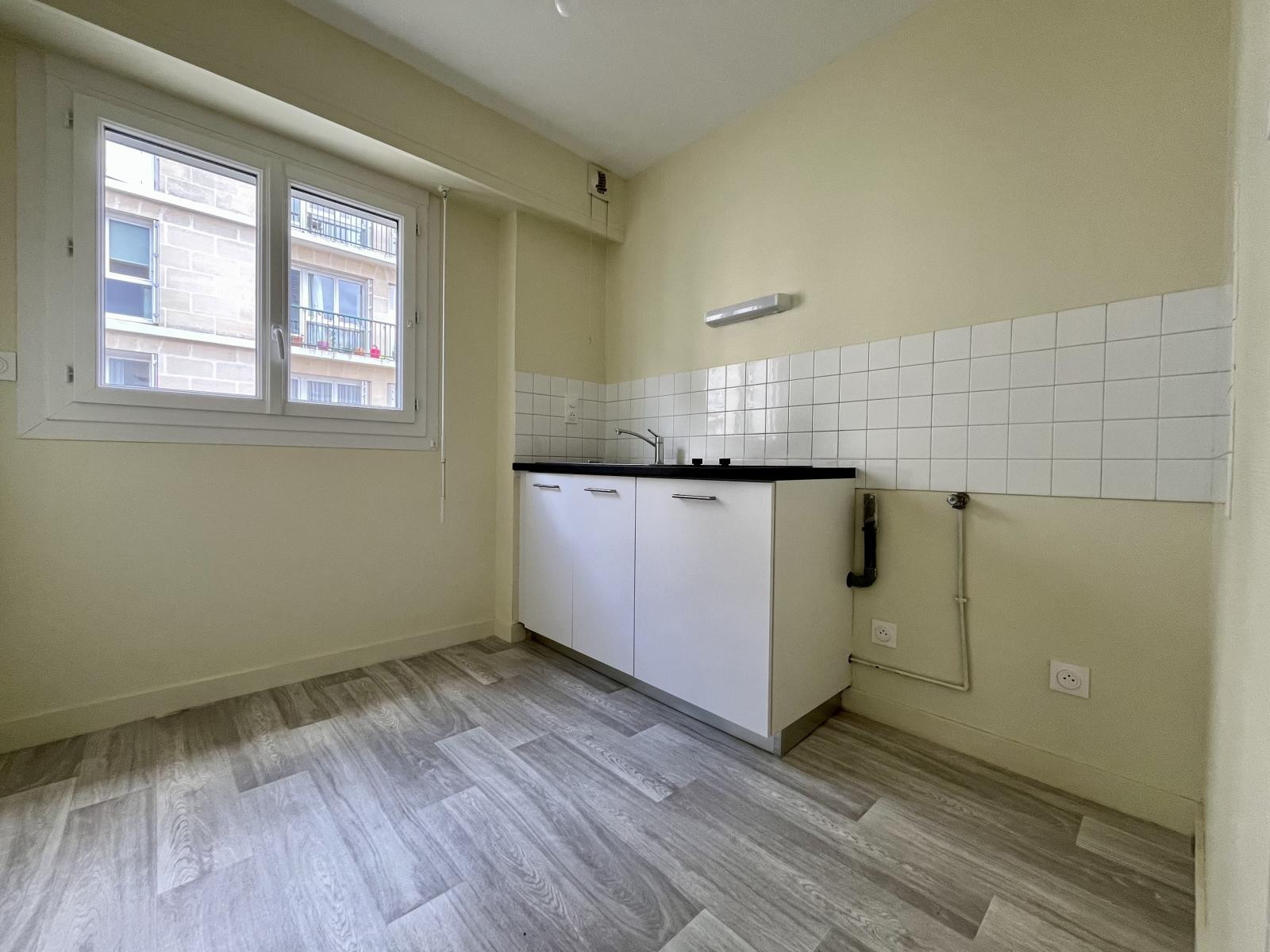 
                                                Location
                                                 T1 29 M2 quartier Procé très bon état,