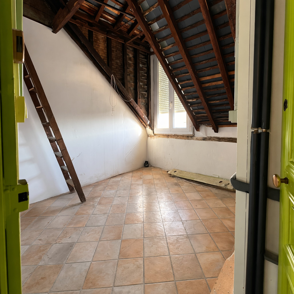 
                                                Vente
                                                 T1 à rénover - Centre-ville Angers