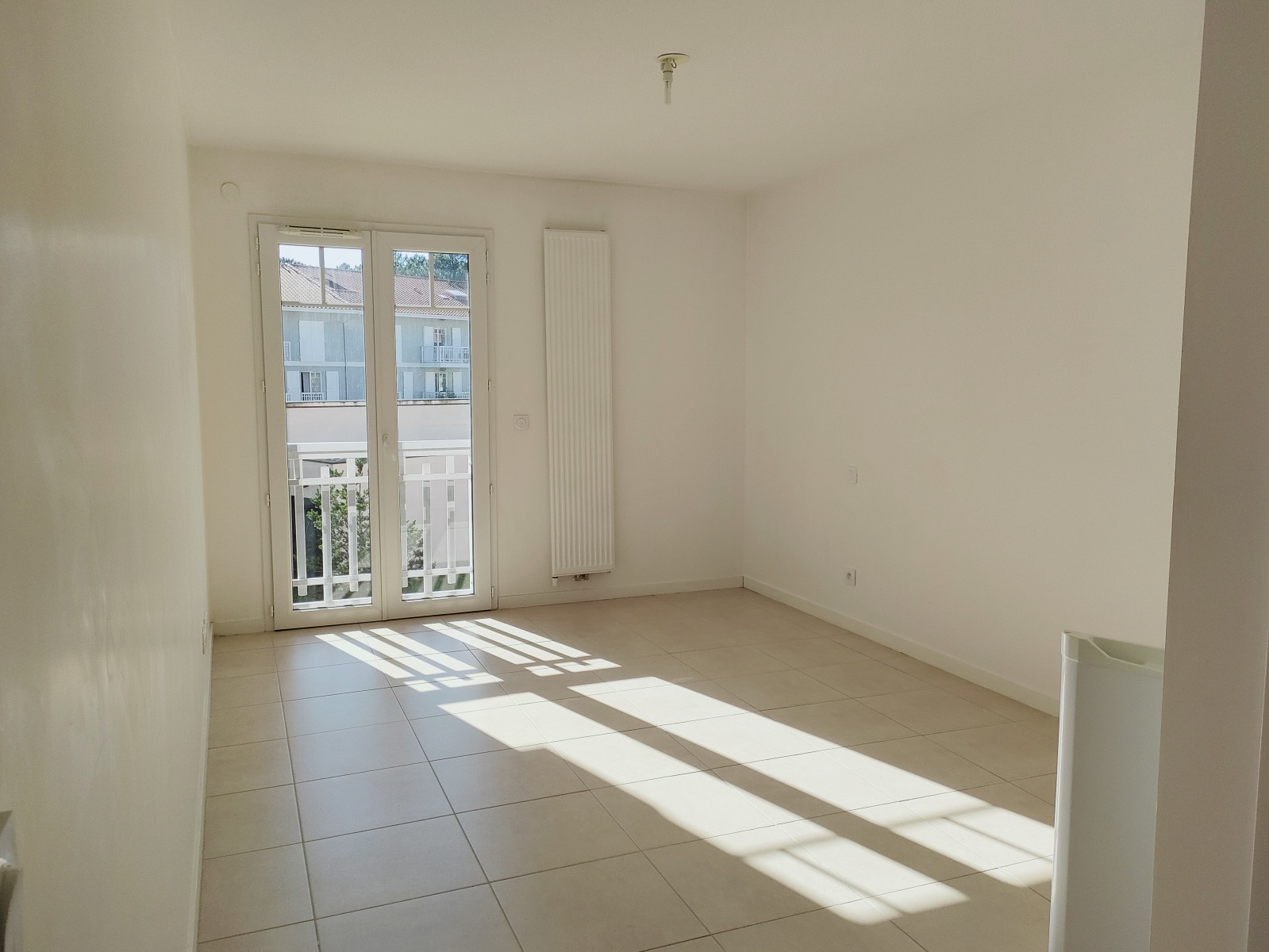 
                                                Location
                                                 T1 avec parking