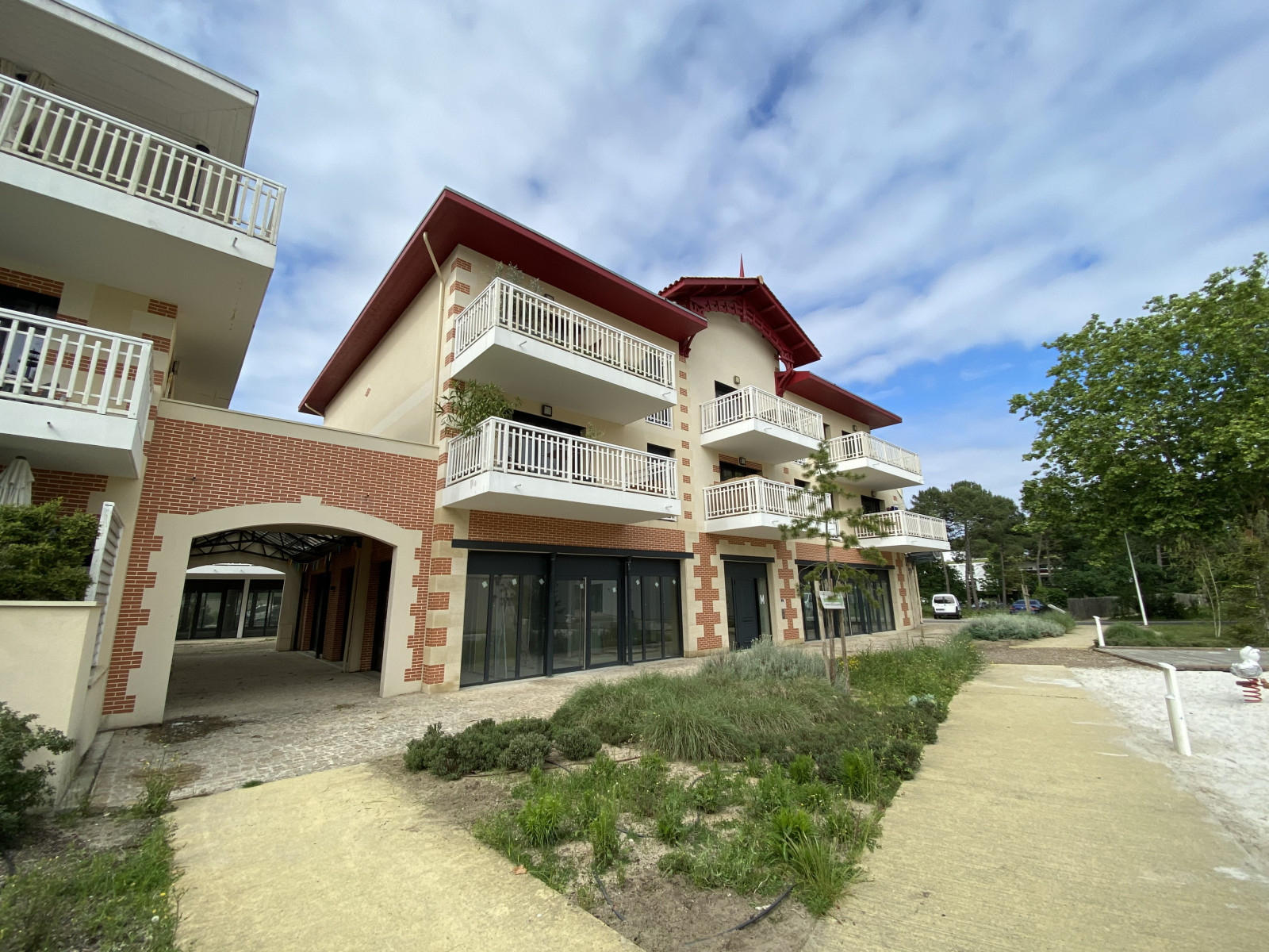 
                                                Location
                                                 T1 avec parking