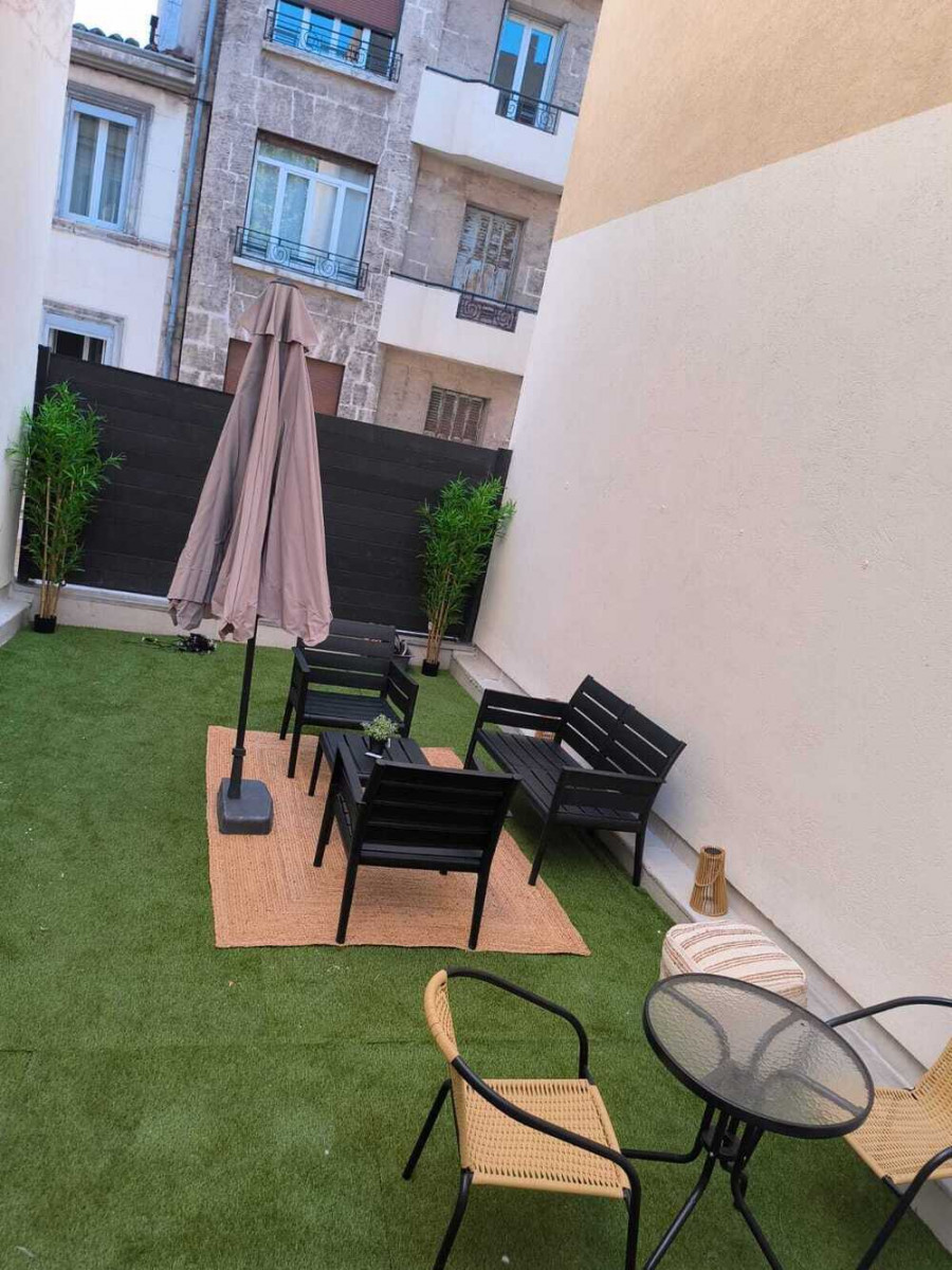 
                                                Location
                                                 T1 avec terrasse, secteur Castellane