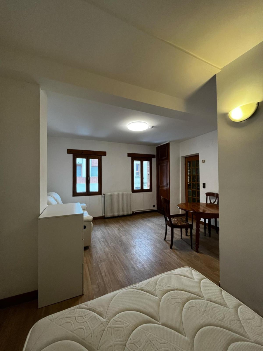 
                                                Location
                                                 T1 bis 32m² meublé à Toulouse avenue Jean Chaubet