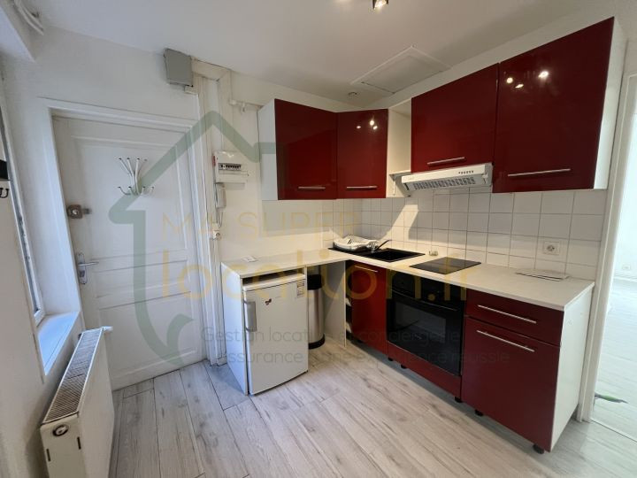 
                                                Location
                                                 T1 BIS  avec cour à Proximité des Champs-Élysées