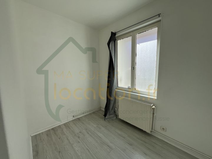 
                                                Location
                                                 T1 BIS  avec cour à Proximité des Champs-Élysées