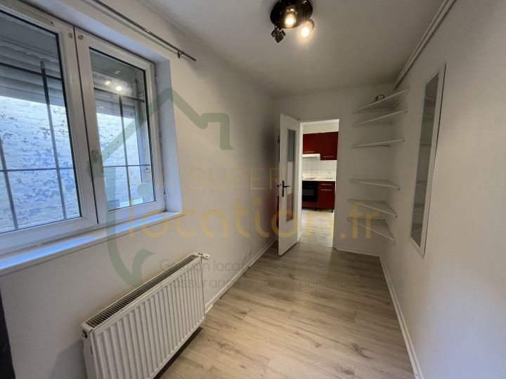
                                                Location
                                                 T1 BIS  avec cour à Proximité des Champs-Élysées