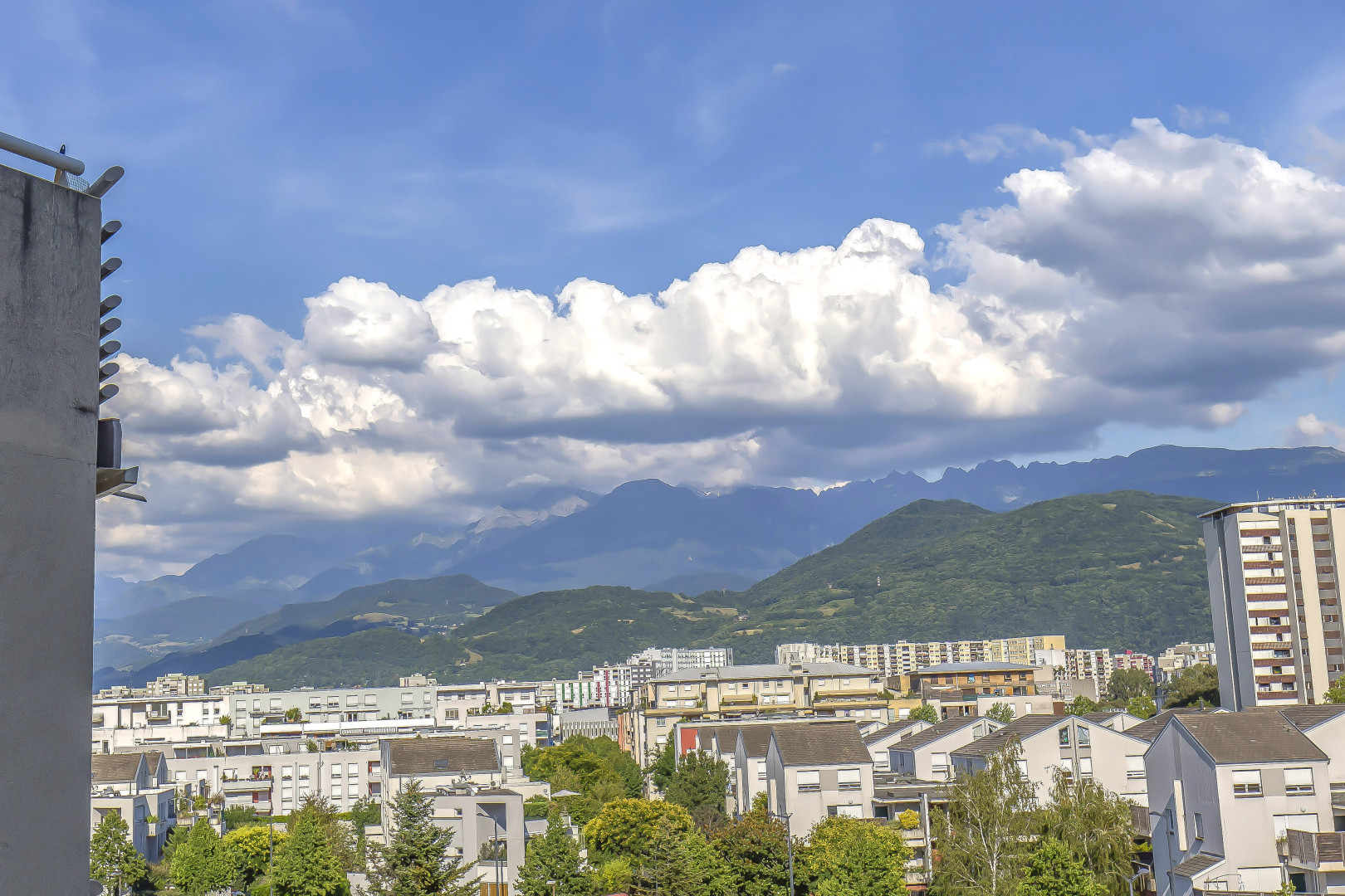 
                                                Location
                                                 T1 bis lumineux, avec terrasse de 35m² à GRENOBLE