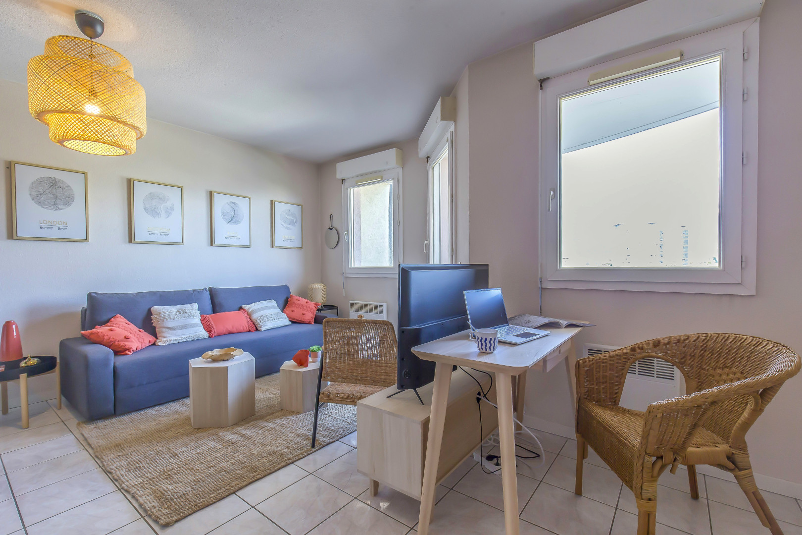 
                                                Location
                                                 T1 bis lumineux, avec terrasse et parking collectif fermé