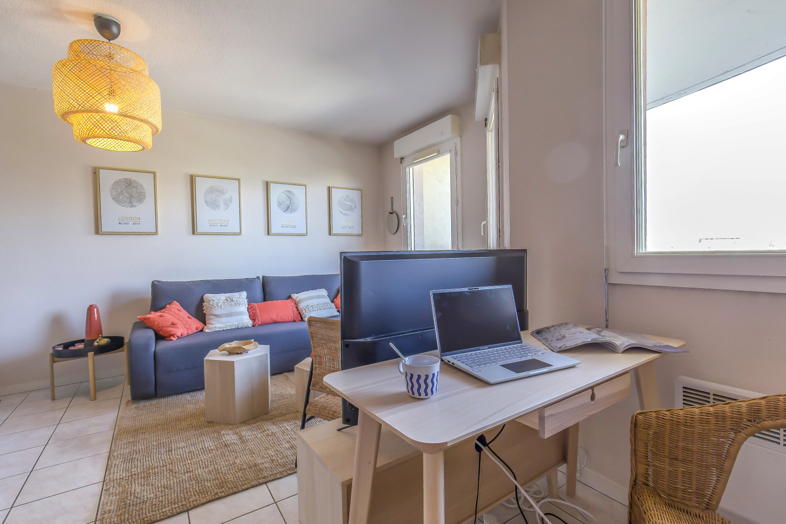 
                                                Location
                                                 T1 bis lumineux, avec terrasse et parking collectif fermé