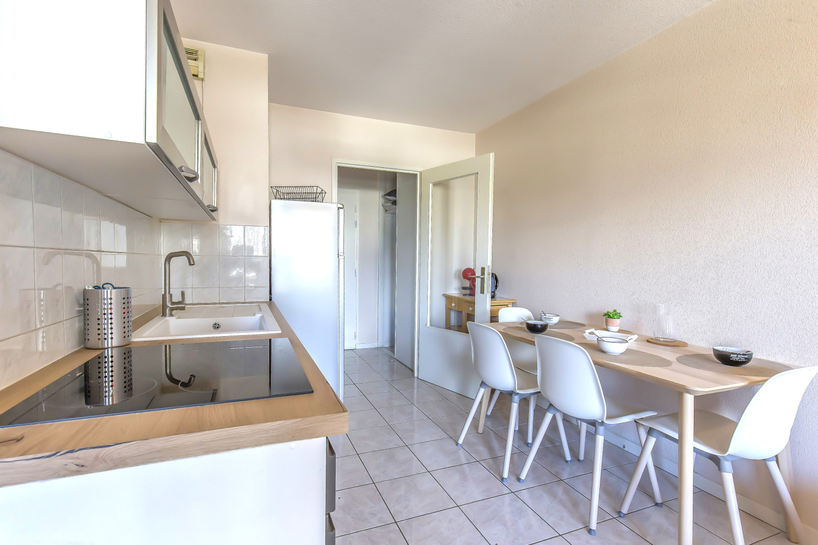 
                                                Location
                                                 T1 bis lumineux, avec terrasse et parking collectif fermé