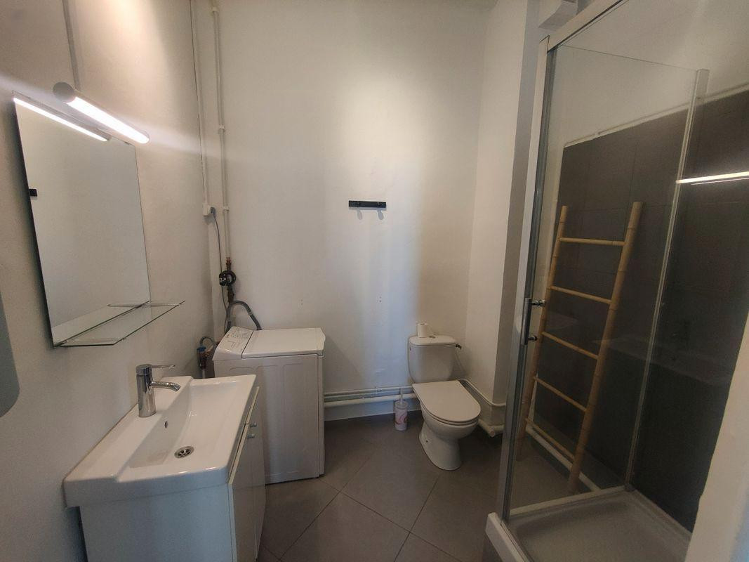 
                                                Location
                                                 T1 bis meublé