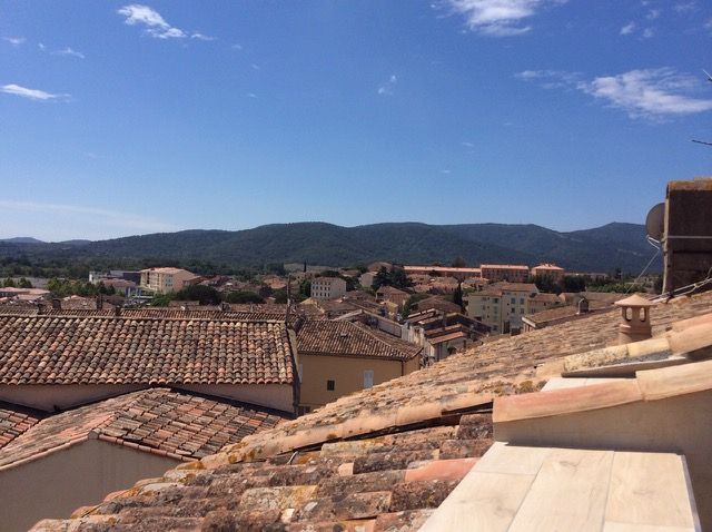 
                                                Location
                                                 T1 bis meublé avec terrasse et climatisation.