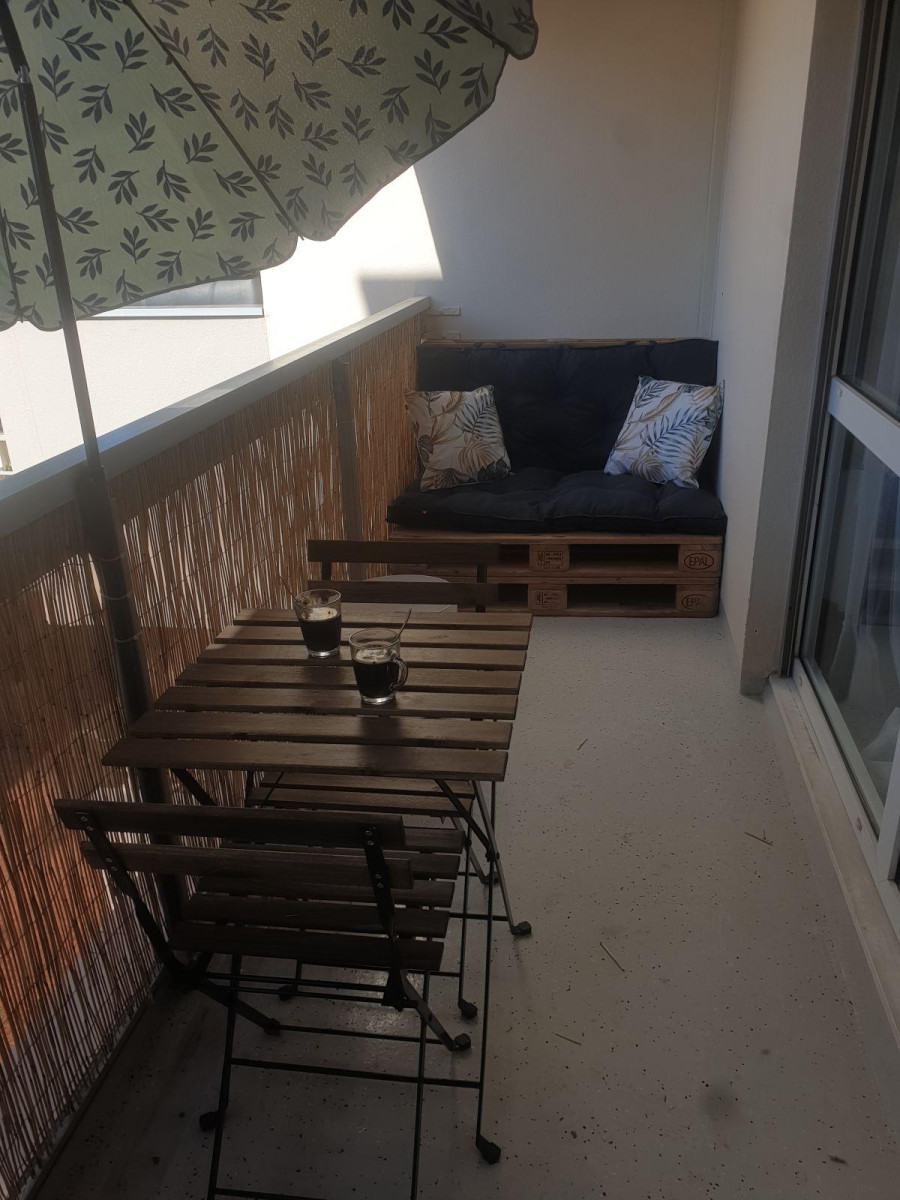 
                                                Location
                                                 T1 bis meublé de 31 m². Balcon 8 m².