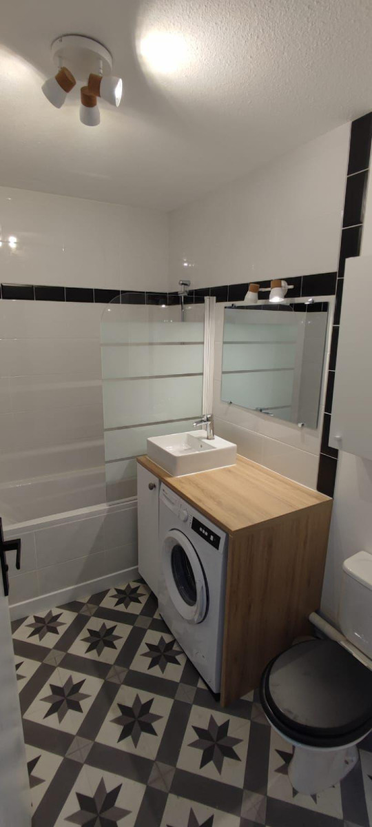 
                                                Location
                                                 T1 bis meublé de 31 m². Balcon 8 m².