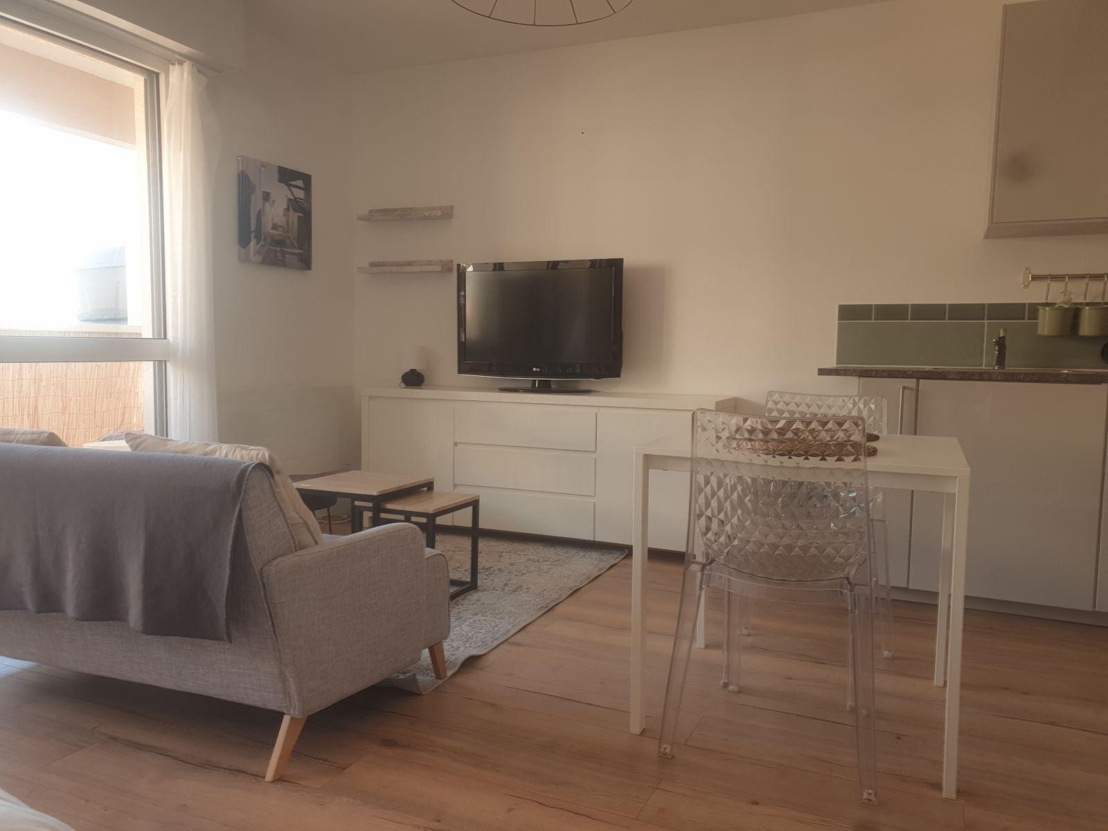 
                                                Location
                                                 T1 bis meublé de 31 m². Balcon 8 m².