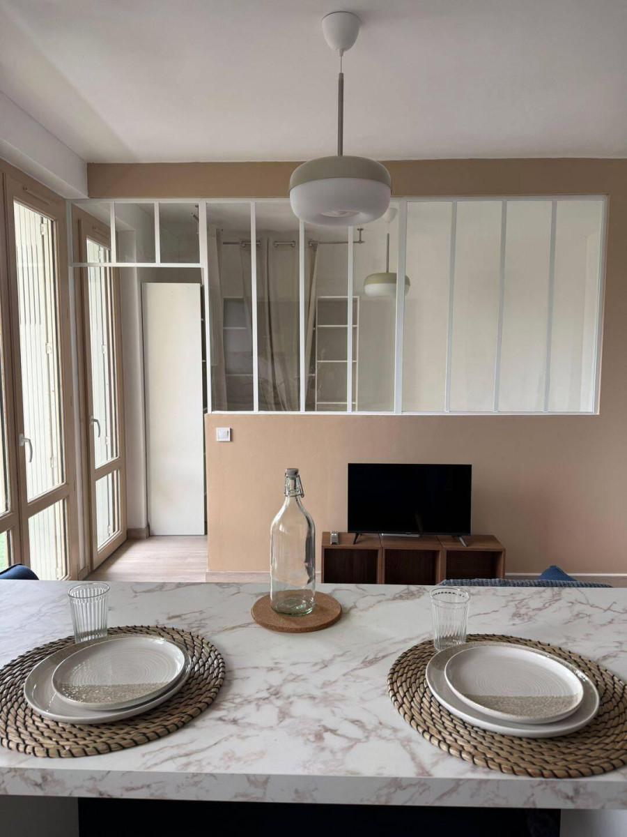 
                                                Location
                                                 T1 bis meublé de 34 m² entièrement refait à neuf
