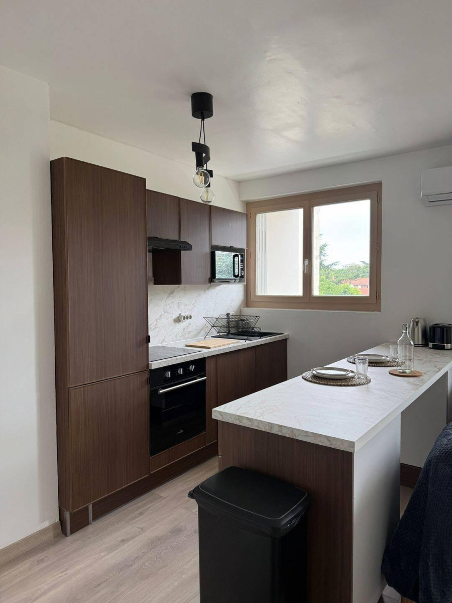 
                                                Location
                                                 T1 bis meublé de 34 m² entièrement refait à neuf