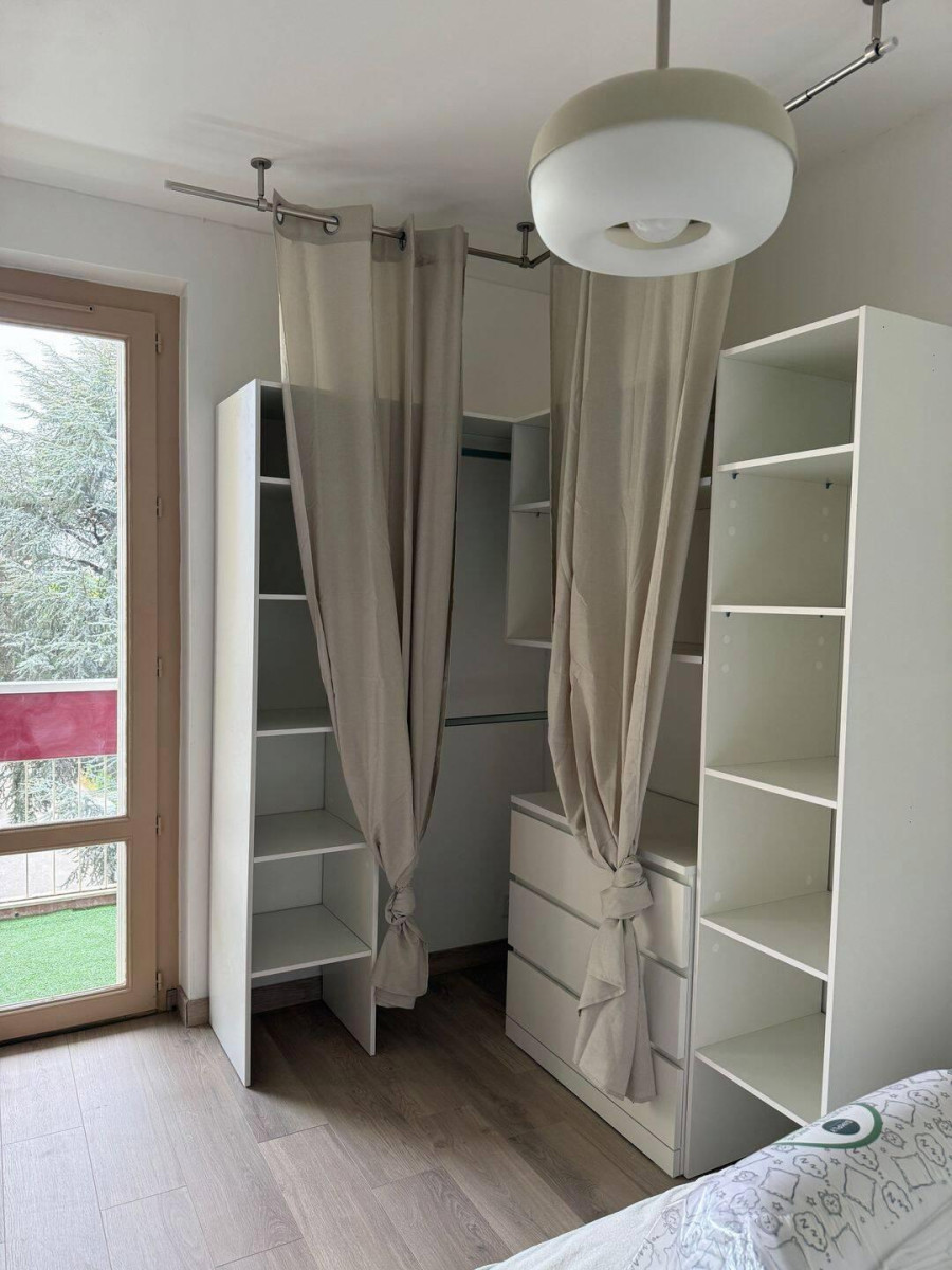 
                                                Location
                                                 T1 bis meublé de 34 m² entièrement refait à neuf