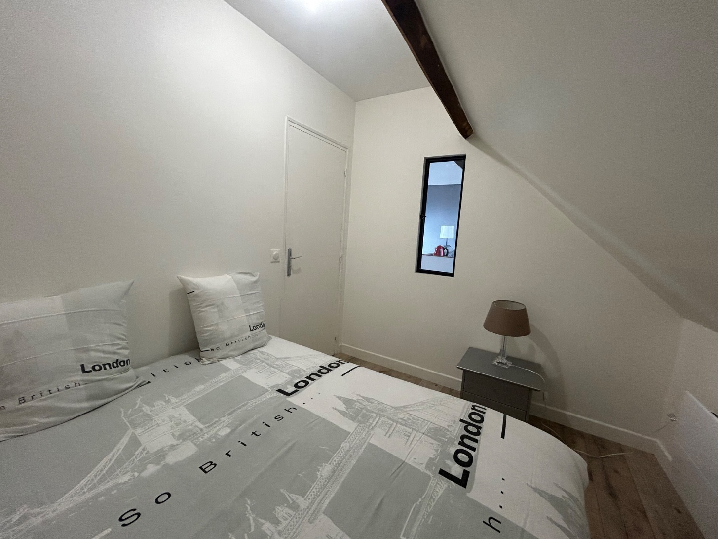 
                                                Location
                                                 T1 bis meublé spacieux avec placards Amiens