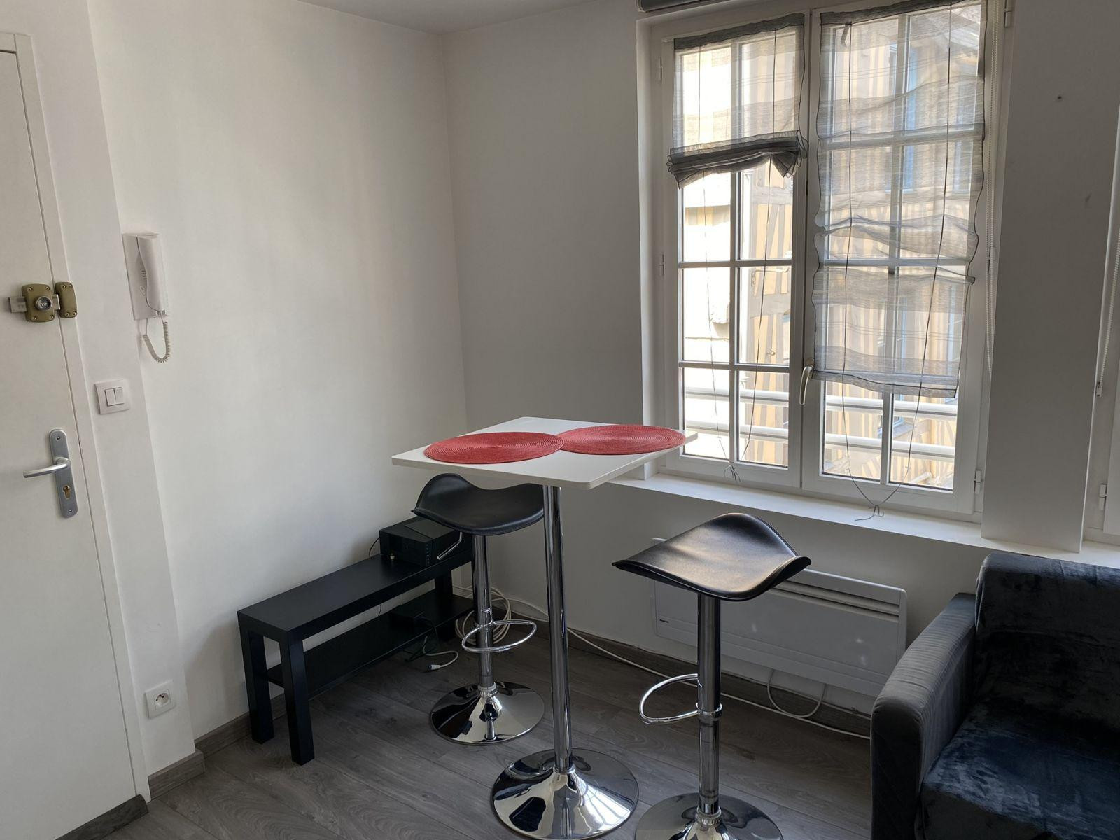 
                                                Location
                                                 T1 bis Meublé sur Rouen Hôtel de Ville