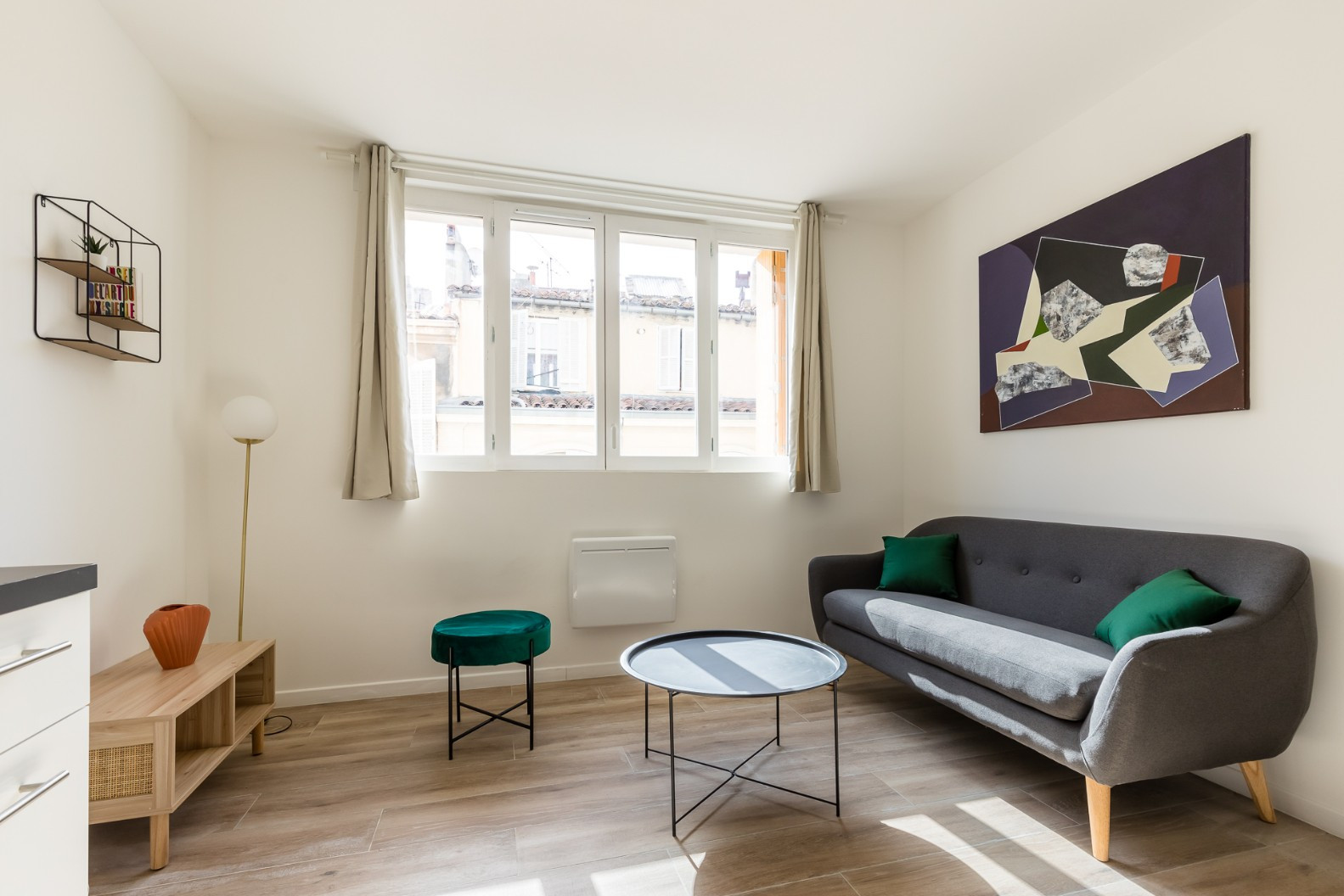 
                                                Location
                                                 T1 BIS MEUBLE - VACON