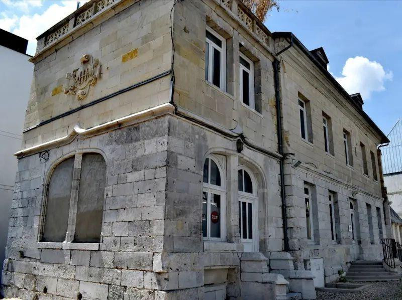 
                                                Location
                                                 T1 bis neuf dans un joli manoir sécurisé
