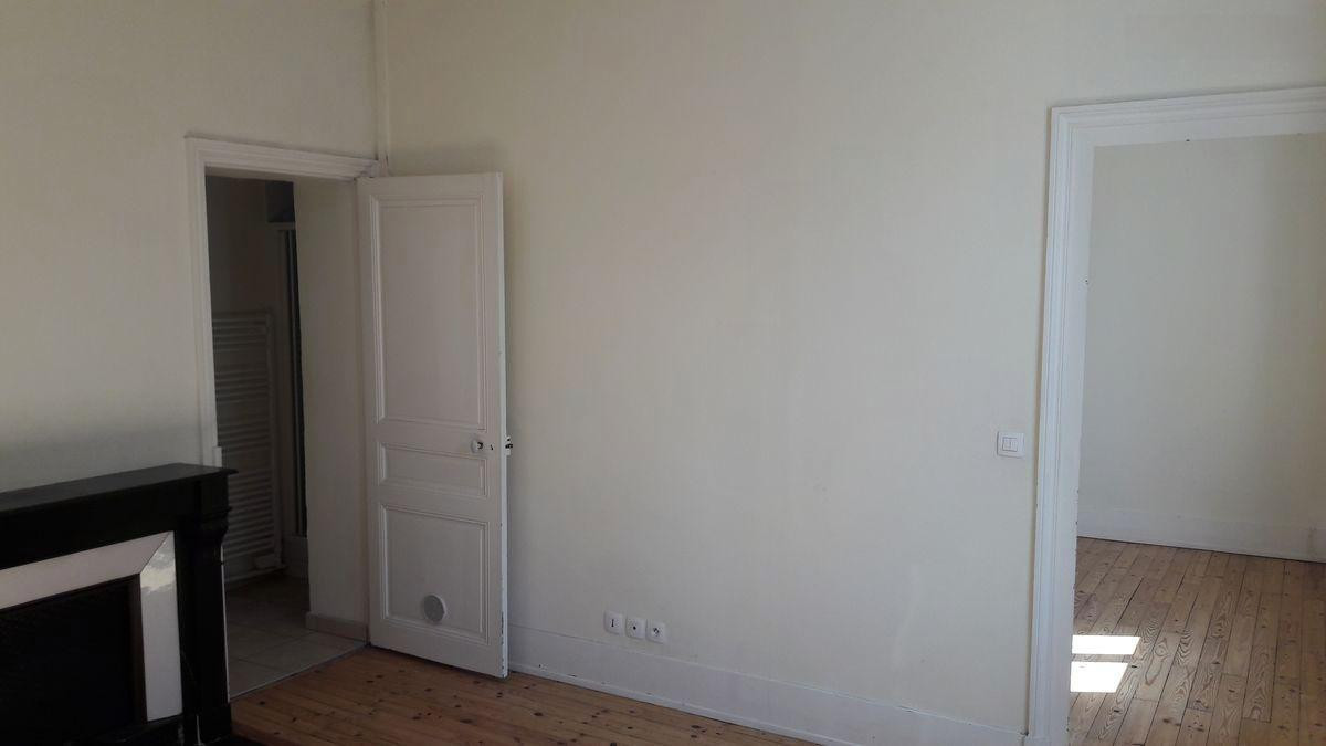 
                                                Location
                                                 T1 bis proche c.ville (Maréchal FOCH) 1er étage
