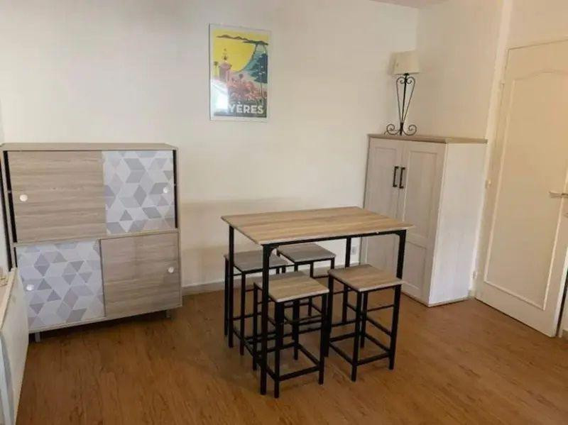 
                                                Location
                                                 T1 bis, résidence calme et sécurisée