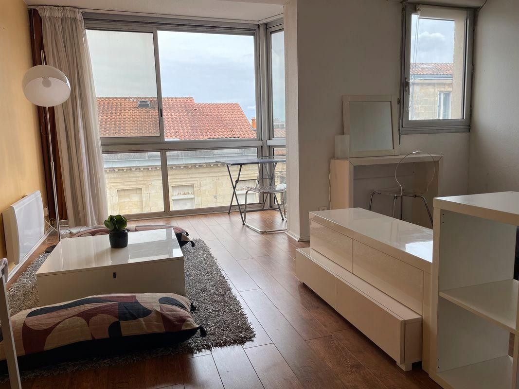 
                                                Location
                                                 T1 centre ville de Bordeaux au calme