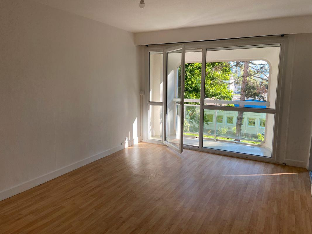 
                                                Location
                                                 T1 de 28 m2 loyer 615eur