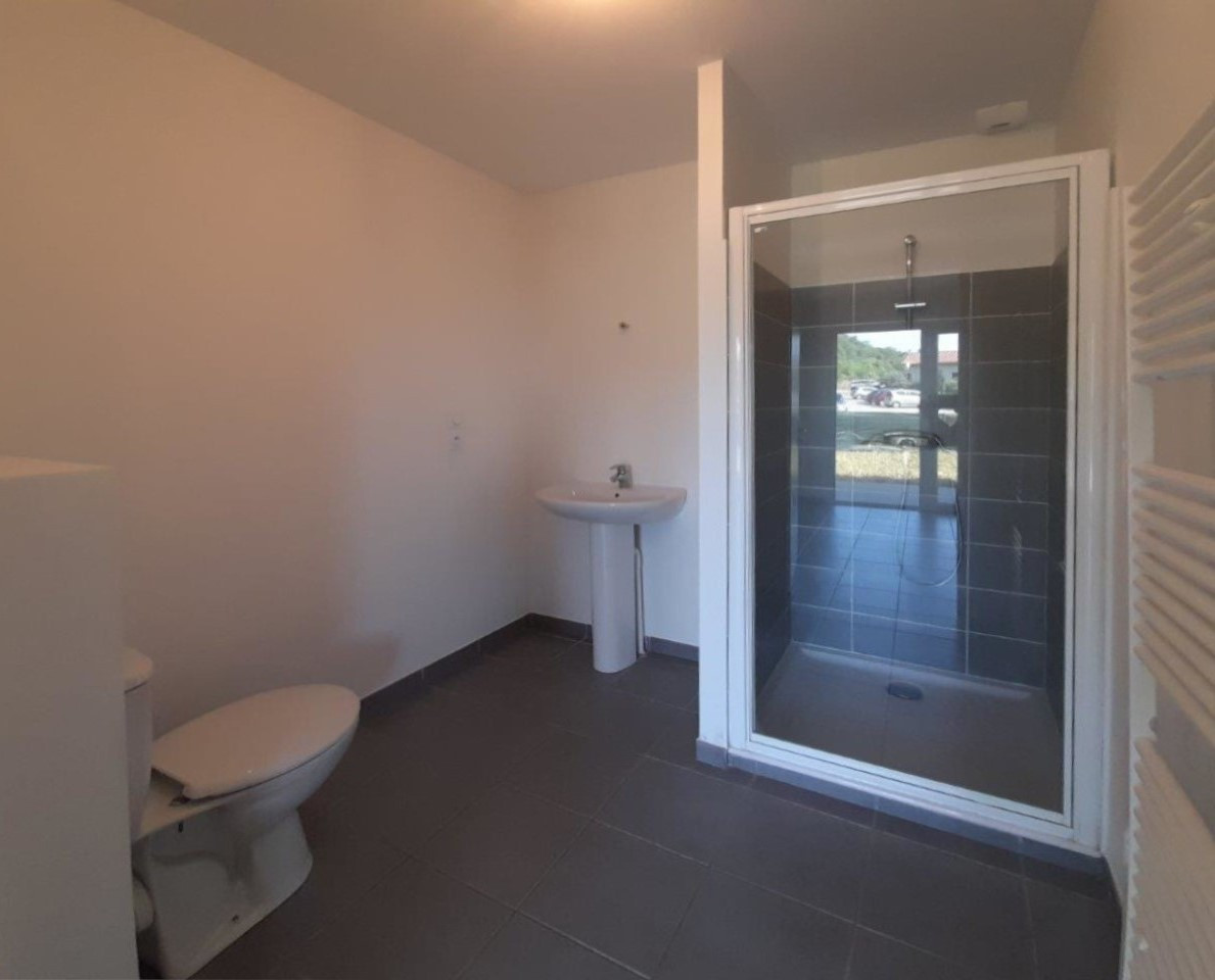 
                                                Vente
                                                 T1 de 31 m² + terrasse + jardin