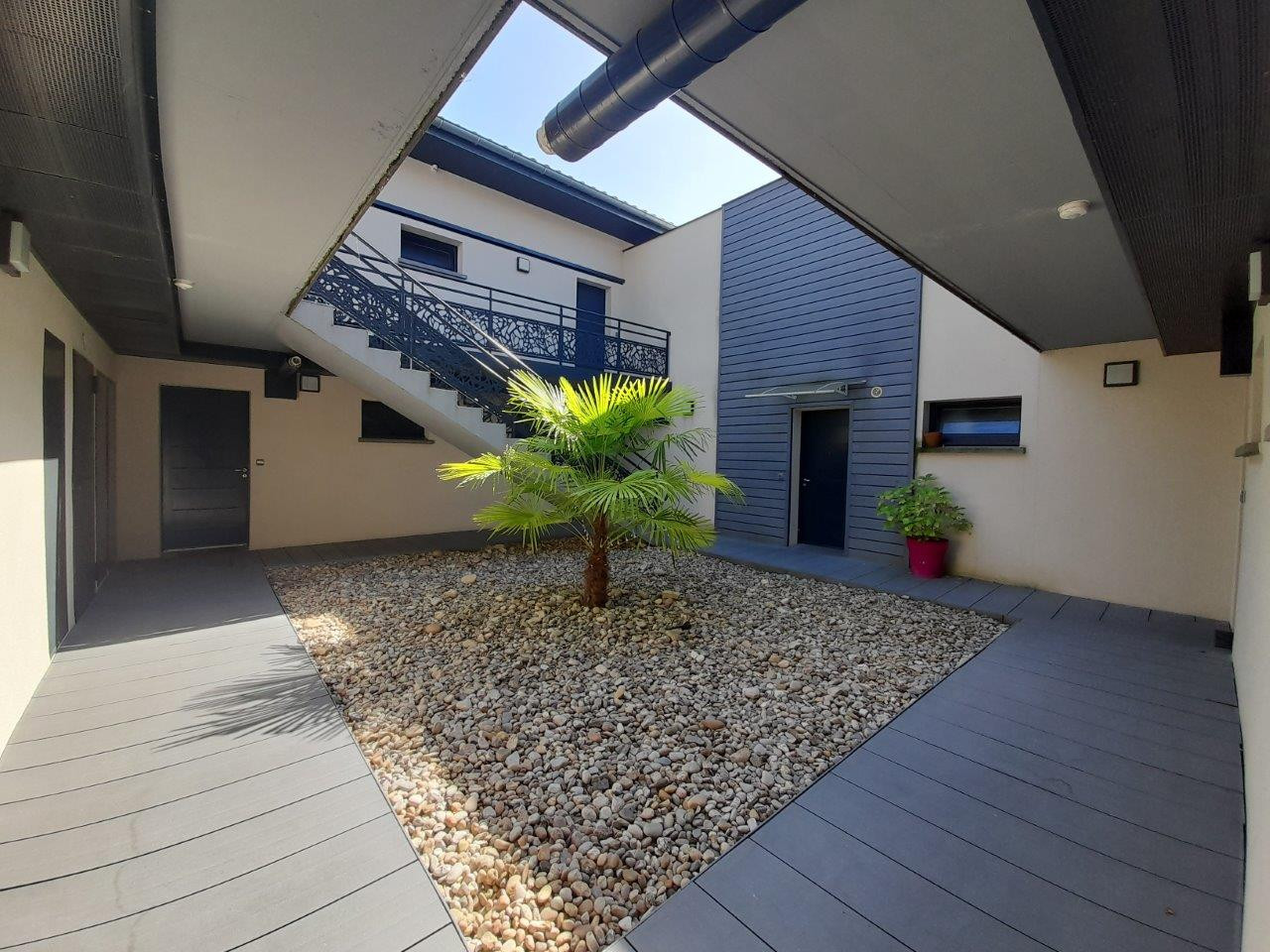 
                                                Vente
                                                 T1 de 31 m² + terrasse + jardin