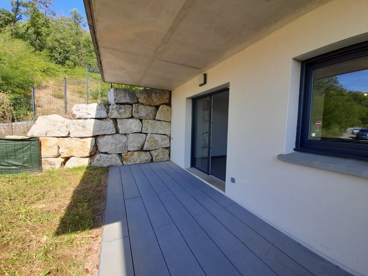 
                                                Vente
                                                 T1 de 31 m² + terrasse + jardin