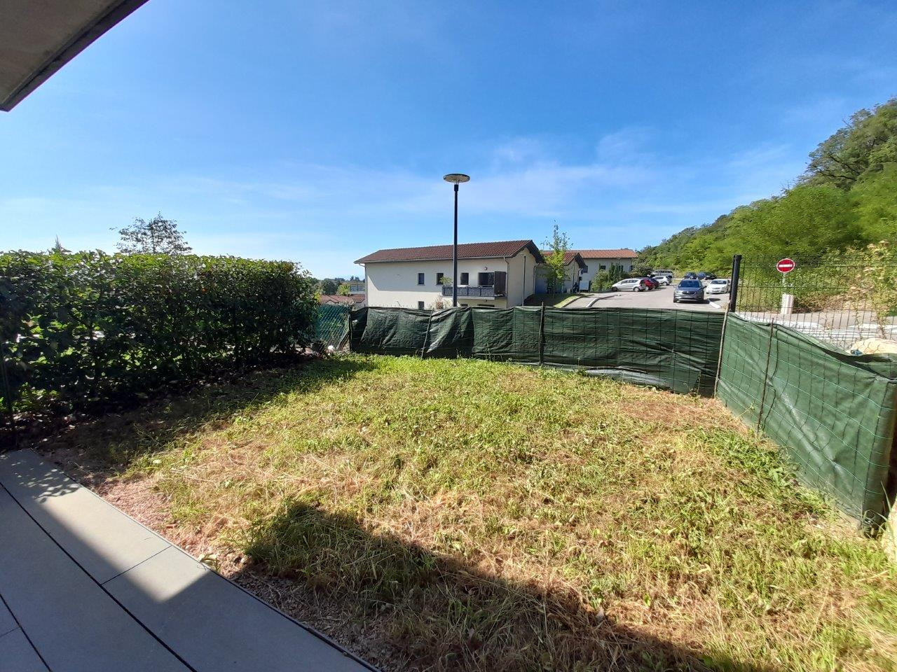 
                                                Vente
                                                 T1 de 31 m² + terrasse + jardin