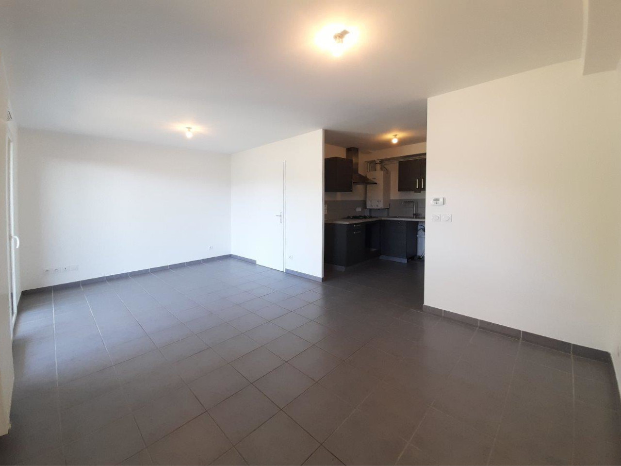 
                                                Vente
                                                 T1 de 31 m² + terrasse + jardin