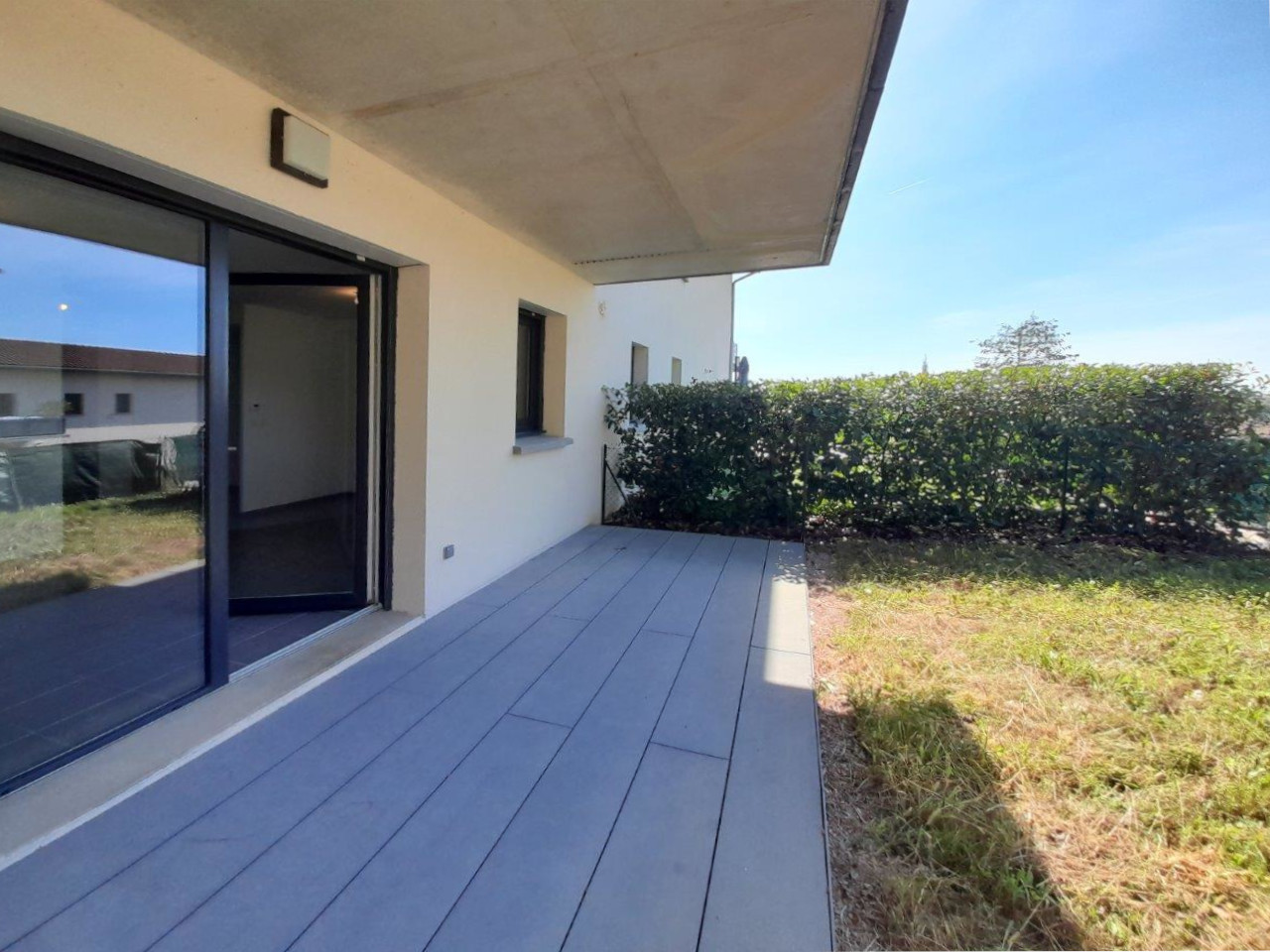 
                                                Vente
                                                 T1 de 31 m² + terrasse + jardin