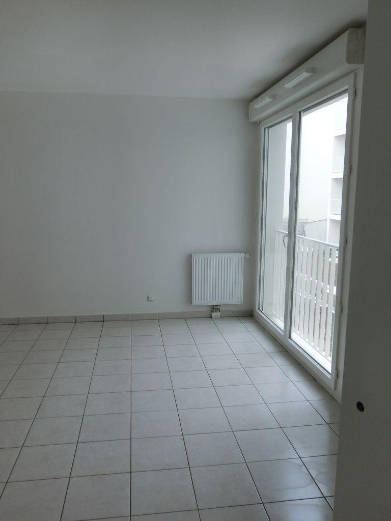 
                                                Location
                                                 T1 Massy-Palaiseau proche transports et commerces