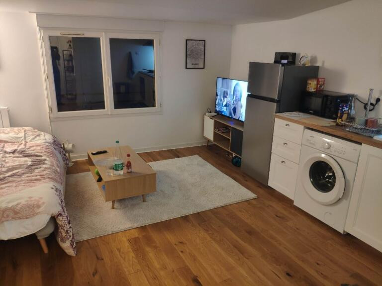 
                                                Location
                                                 T1 MEUBLE A LOUER 33500 LIBOURNE