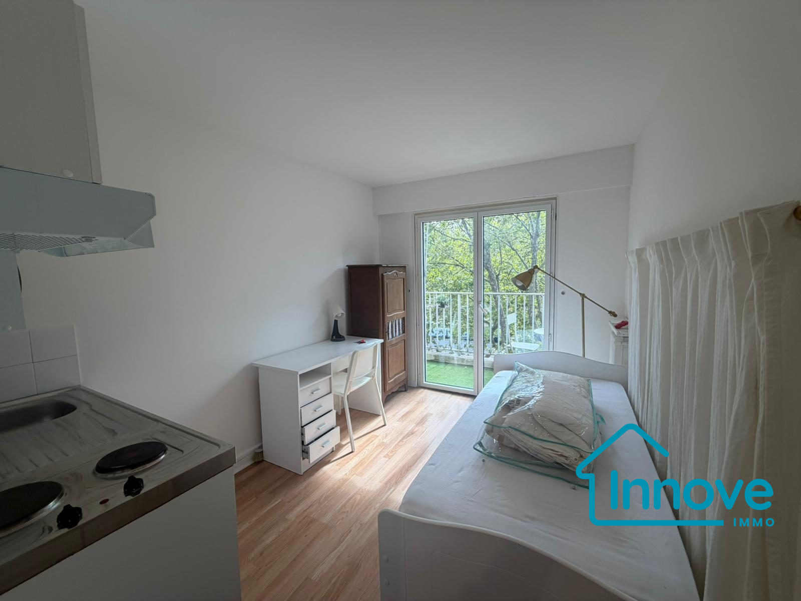 
                                                Location
                                                 T1 Meublé - Av de paris